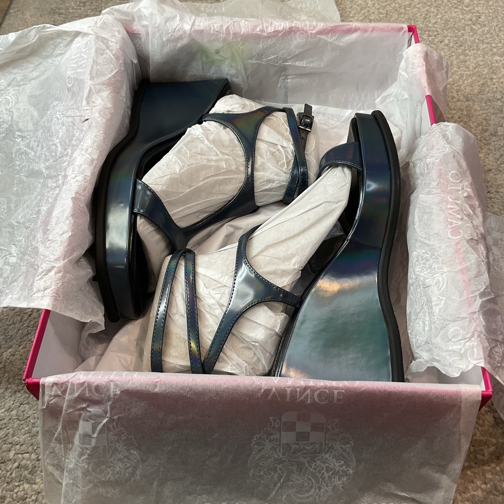 Vince Camuto Platform Wedge Sandal in Gunmetal Holographic ๐โจ - Size 7.5 (NIB) - Picture 15 of 16